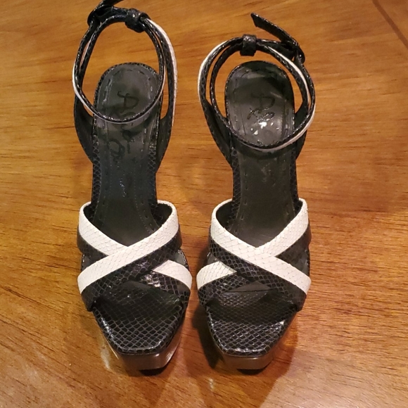 *SALE* Alice & Olivia snake print heels - Picture 5 of 9